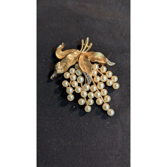 vintage Crown Trifari Gold Grapevine Pearls Brooch Pin Statement Piece Unique - Picture 4 of 8